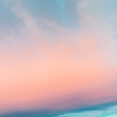 Пастельное небо: розово-голубой градиент